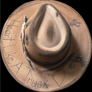 “ Heart like a Truck “Design Distressed Rancher Hat